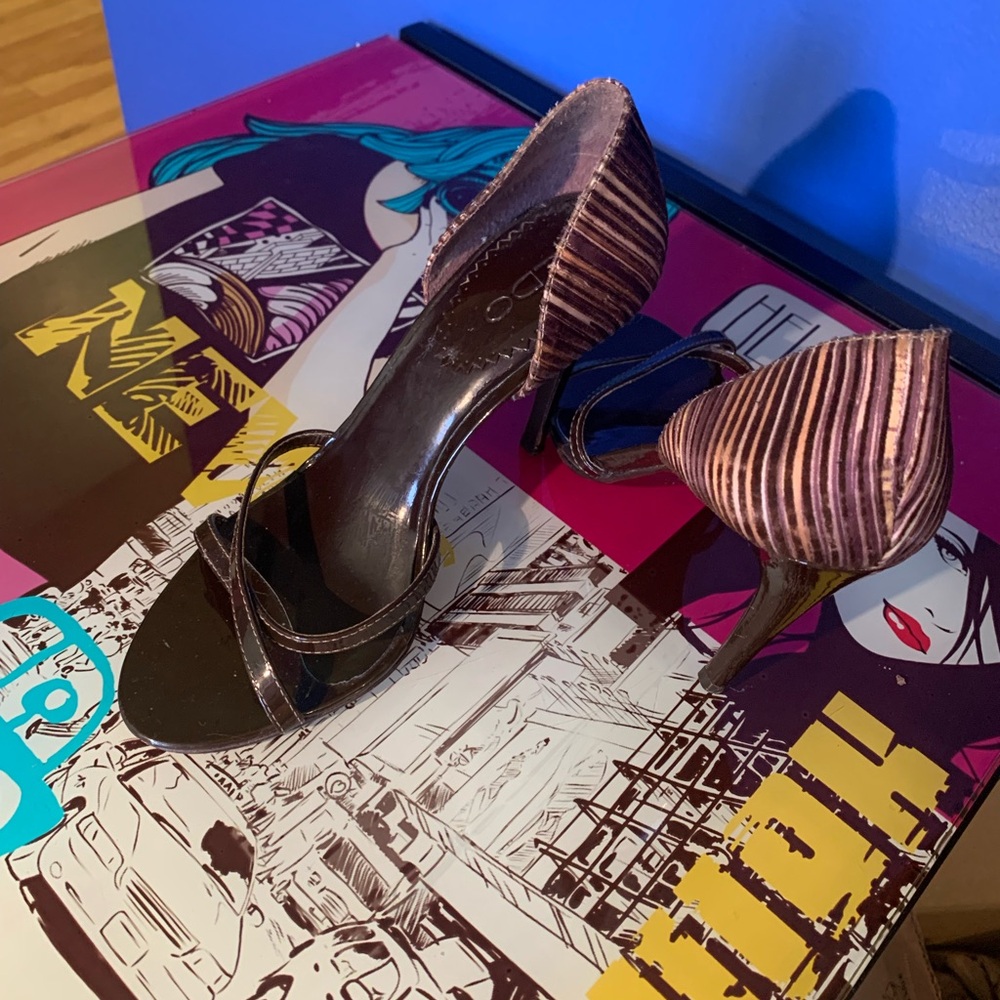 Elegant Brown and Tan Heels with Classic Design